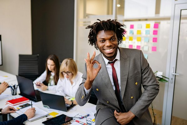 Maximisez l'engagement client avec des solutions cross média